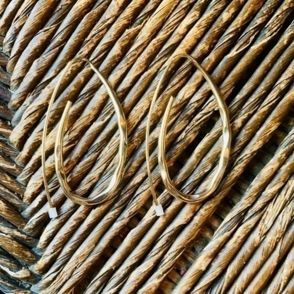 ✨✨Free Form Gold Tone Hook On Hoops ✨✨ - Picture 5 of 5